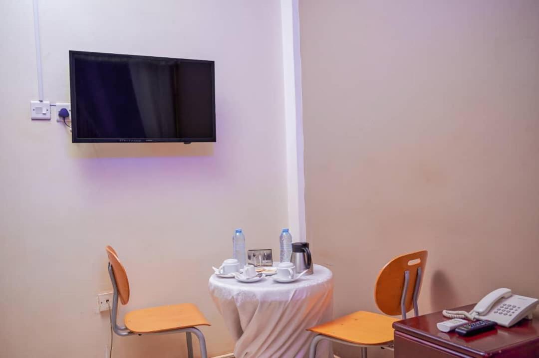 Twin Towers Hotel Kampala Exterior photo
